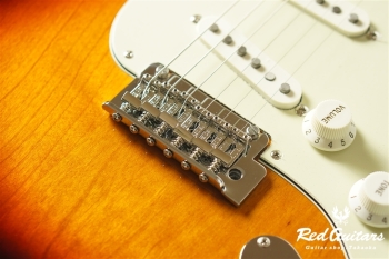  Made in Japan Hybrid II Stratocaster - 3-Color Sunburst